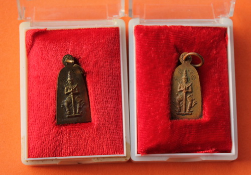 ((เคาะเดียวแดง)) เหรียญหลวงปู่ทวด หลังเท้าเวสสุวรรณ วัดห้วยมงคล+กล่องเดิม 2 องค์