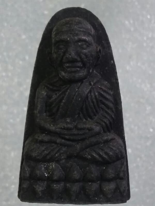 พระปิดตา เนื้อผง ไม่ทราบที่   เคาะเดียวครับ