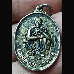 เหรียญ หลวงพ่อคูณ ปริสฺทโธ รุ่น คูณลาภ คูณเงิน คูณทอง ปี36 (((( เนื้อเงิน ))))