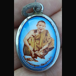 ล็อกเก็ตหลวงพ่อคูณ รุ่นเสาร์ห้าคูณพันล้าน ปี2537