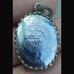 ล็อกเก็ตหลวงพ่อคูณ รุ่นเสาร์ห้าคูณพันล้าน ปี2537