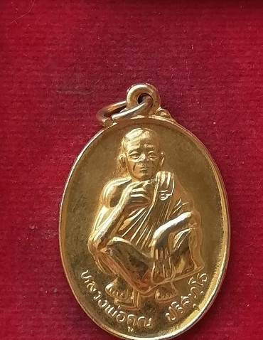 เหรียญหลวงพ่อคูณ วัดบ้านไร่ รุ่นรวยไม่เลิก กะหลั่ยทองสวยๆ