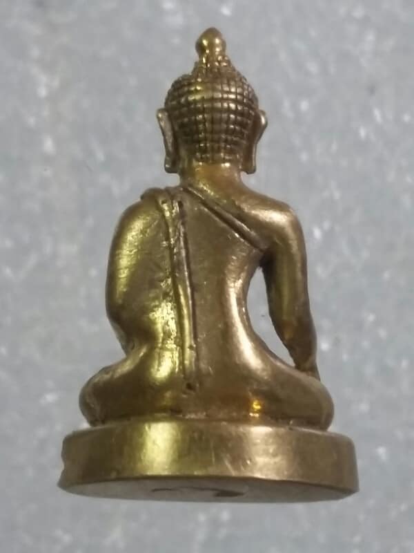 รูปหล่อพระพุทธ ไม่ทราบที่ เคาะเดียวครับ