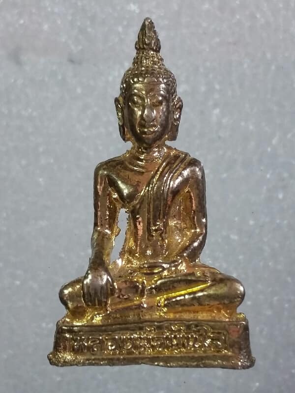 รุปหล่อหลวงพ่อทันใจ ร่ำรวย รุ่งเรือง สมปราถนา กะไหล่ทอง   เคาะเดียวครับ