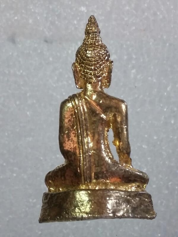 รุปหล่อหลวงพ่อทันใจ ร่ำรวย รุ่งเรือง สมปราถนา กะไหล่ทอง   เคาะเดียวครับ