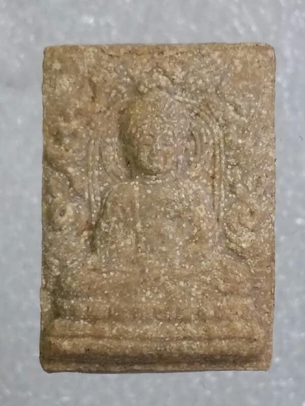 พระเนื้อผงเทพจีน หลังภาษาจีน ไม่ทราบที่ เคาะเดียวครับ