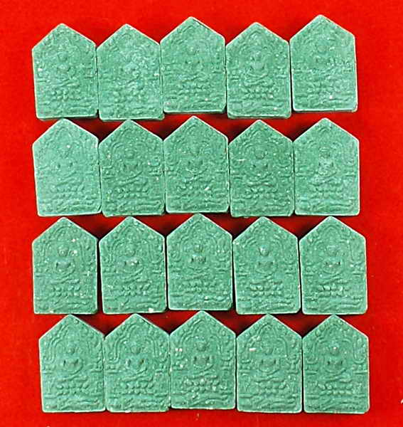 พระขุนแผนพรายกุมารพิมพ์เล็ก หลวงพ่อคูณ เนื้อเขียวเหนี่ยวทรัพย์ รุ่นเมตตามหานิยม ๙๑ ปี ปลุกเสก 6 กันย