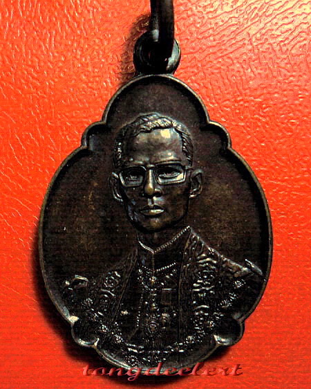 เหรียญในหลวงรัชกาลที่ 9 ครบ 4 รอบ ปี 2518 คณะสงฆ์สร้างถวาย สวยมากค่ะ