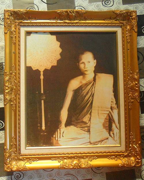 รูปบูชาขนาดใหญ่ หลวงพ่อจรัญ วัดอัมพวัน สิงห์บุรี ขนาดประมาณ กว้าง22นิ้ว สูง27นิ้ว วัดรวมกรอบ รูปที่2