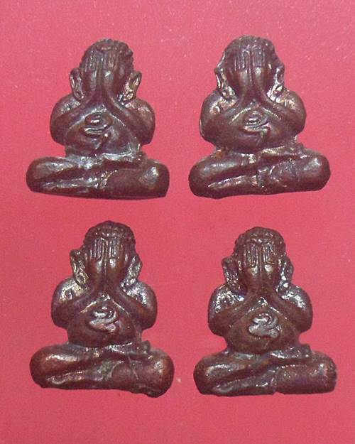 พระปิดตา ลอยองค์ ท้องยันต์อุ ไม่รู้ที่4องค์ เคาะเดียวแดง