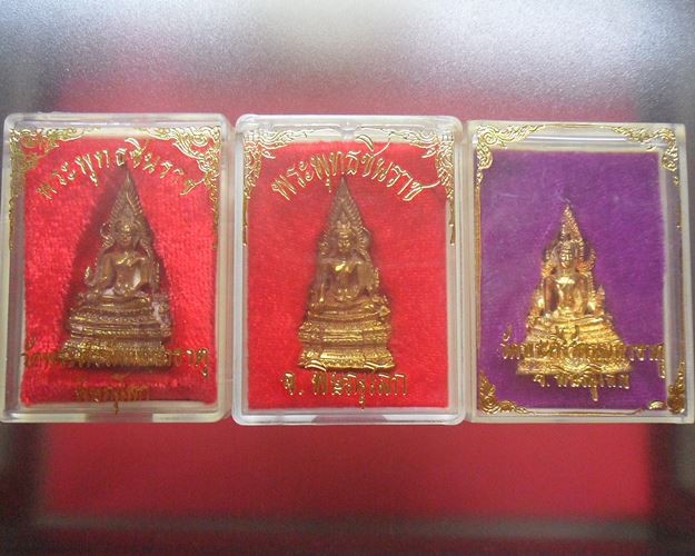 พระพุทธชินราช วัดพระศรีรัตนมหาธาตุ กล่องเดิมๆจากวัด3องค์