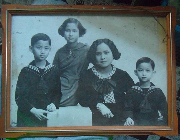 พระบาทสมเด็จพระเจ้าอยู่หัว รัชกาลที่9 สมเด็จพระเจ้าอยู่หัวอานันทมหิดล รัชกาลที่8 สมเด็จพระศรีนครินทร