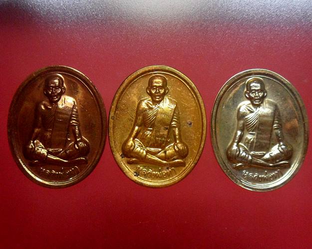 ชุดพิเศษเหรียญรูปไข่ หลวงพ่อทา วัดพะเนียงแตก นครปฐม อภิมหามงคล39 เพิ่มทรัพย์อุดมสุข