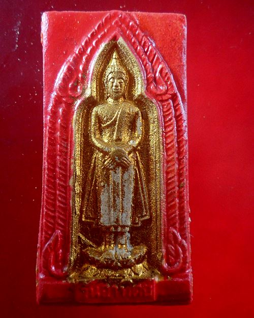 พระประจำวันอาทิตย์ เนื้อผง พิมพ์ใหญ่ วัดเกาะลอย จ.ระยอง ปี 2514 หลวงปู่ทิม วัดละหารไร่ ปลุกเสก