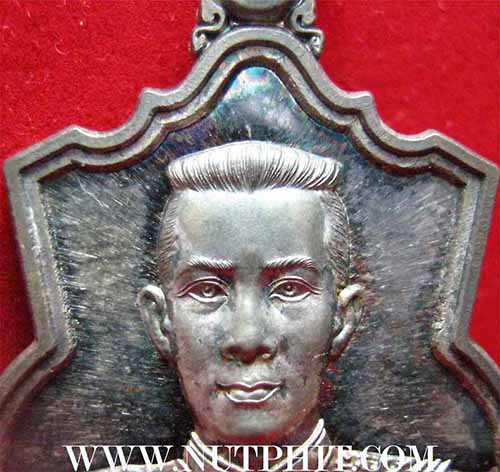 เหรียญพระนเรศวร รุ่นสู้ เนื้อเงินแท้ผิวสวยจนขึ้นรุ้ง+บัตรรับรองพระแท้*194