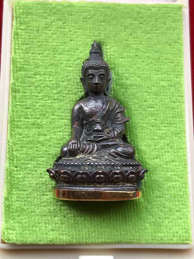 พระกริ่งมิ่งมงคล รุ่นแรก หลวงพ่อพัฒน์ วัดห้วยด้วน จ.นครสวรรค์ เนื้ชนวน ฐานกะไหล่ทอง เลข 266