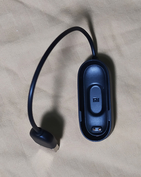 mi band4 สายรัดสุขภาพข้อมืออัจฉริยะ สายดำ  + สายชาร์จ  มีแถมสาย mi สีเหลืองเพิ่มให้ฟรี 1 เส้น