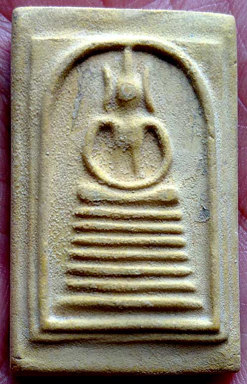 *สมเด็จฯ ๗ ชั้น วัดเกษไชโยฯ รุ่นสร้างเขื่อน ปี๒๔๙๕ เนื้อเหลือง(องค์ที่๓)*