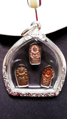 ปรกใบมะขาม เลี่ยมกรอบเงินแท้พร้อมบัตรรับรองพระแท้ทุกรายการ เสริมดวง โชคลาภ ค้าขาย  สวยเดิมครับ