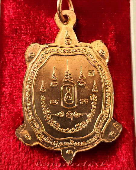 เหรียญพญาเต่าเรือน หลวงปู่หลิว รุ่นเจ้าสัว ปี 2538 เนื้อทองแดง บล็อค จ.ขีด สวยมากพร้อมกล่องเดิมค่ะ