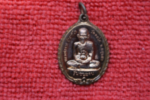 เหรียญประสบการณ์ หลวงพ่อรวย วัดตะโก ปี 2556 จ.อยุธยา รุ่นชนะจน(แจกทาน) เนื้อทองแดงกะไหล่ทอง