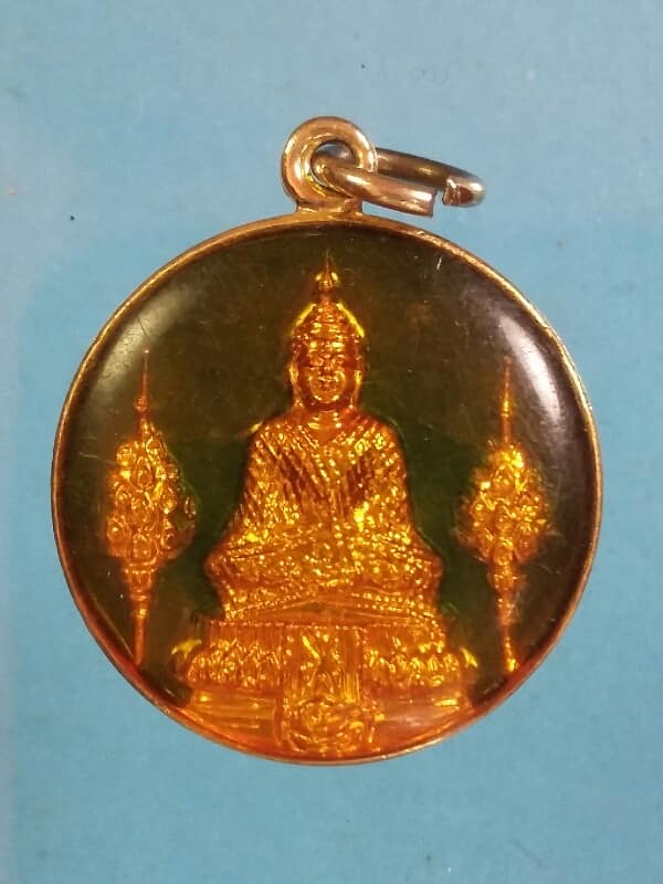 ล๊อกเก็ตพระแก้วมรกต หลังสมเด็จพระพุทธยอดฟ้ามหาราช   เคาะเดียวครับ