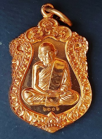 เหรียญเสมา(ย้อนยุค) เนื้อทองแดง รุ่นไตรมาสบรรจุหัวใจ(พิเศษ) หลวงปู่ทิม อิสริโก ๑๖ ต.ค. พ.ศ. ๒๕๕๗ พร้