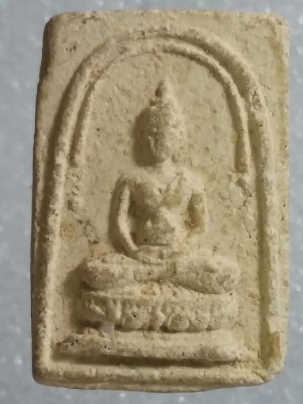 พระผงไม่ทราบที่ เคาะเดียวครับ