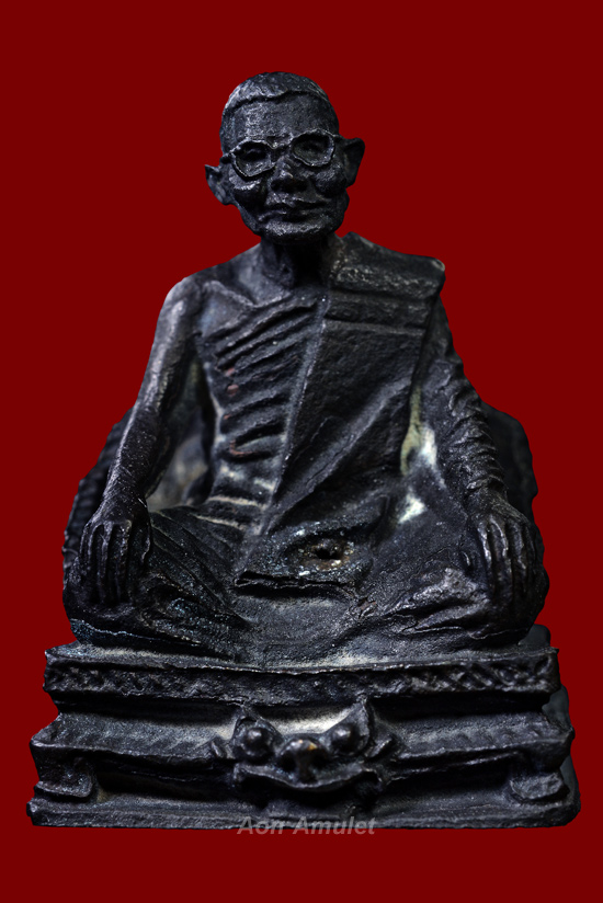 รูปหล่อเนื้อทองแดง รุ่น วิเศษถวายไฟฟ้า หลวงปู่แหวน สุจิณฺโณ วัดดอยแม่ปั๋ง พศ.2524