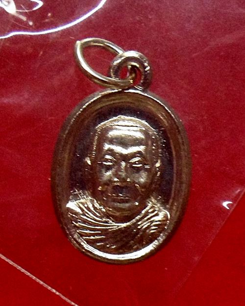 เหรียญเม็ดแตงรุ่นแรก เนื้ออัลปาก้า หลวงพ่อจรัญ วัดอัมพวัน จ.สิงห์บุรี องค์ที่4