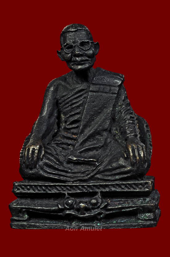 รูปหล่อเนื้อทองแดง รุ่น วิเศษถวายไฟฟ้า หลวงปู่แหวน สุจิณฺโณ วัดดอยแม่ปั๋ง พศ.2524