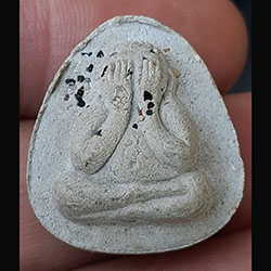 พระปิดตา เนื้อผง ไม่ทราบที่