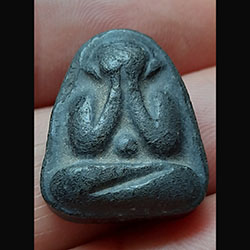 พระปิดตา มะอะอุ เนื้อผง ไม่ทราบที่