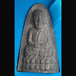 พระหลวงปู่ทวด เนื้อไม้ กล่องกำมะหยี่ ไม่ทราบที่