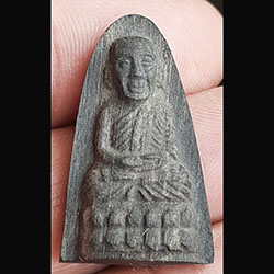 พระหลวงปู่ทวด เนื้อไม้ กล่องกำมะหยี่ ไม่ทราบที่