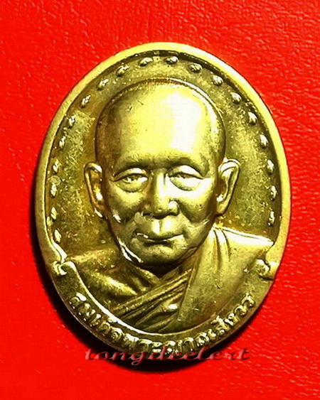 เหรียญสมเด็จพระญาณสังวร วัดบวรนิเวศวิหาร รุ่น 2 ปี 2529 กะไหล่ทอง สวยมากค่ะ