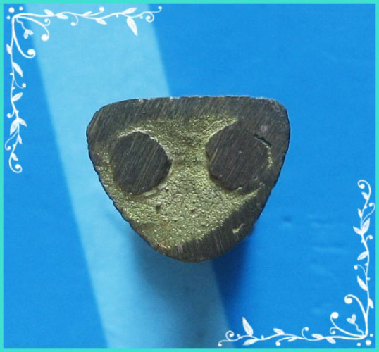 ..ลป.บุญศรี วัดใหม่ศรีสุทธาวาส นว. พระรูปหล่อ พิมพ์นั่งจับเข่า เนื้อทองผสม พิมพ์หูกางเล็ก..