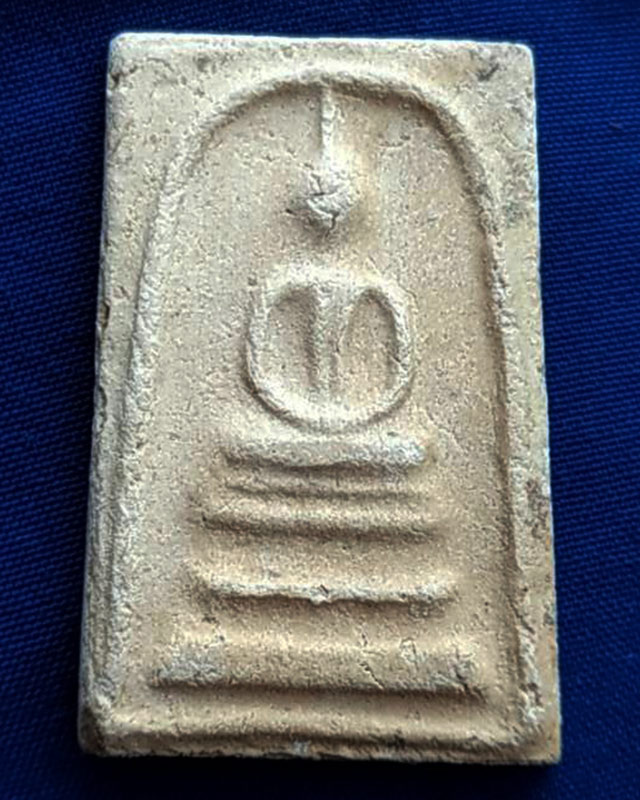 3.สมเด็จหลวงปู่ลำภู วัดใหม่อมตรส พิมพ์สังฆาฏิ ลงกรุตุ่มน้ำมนต์ ยุคต้น ปี 2502