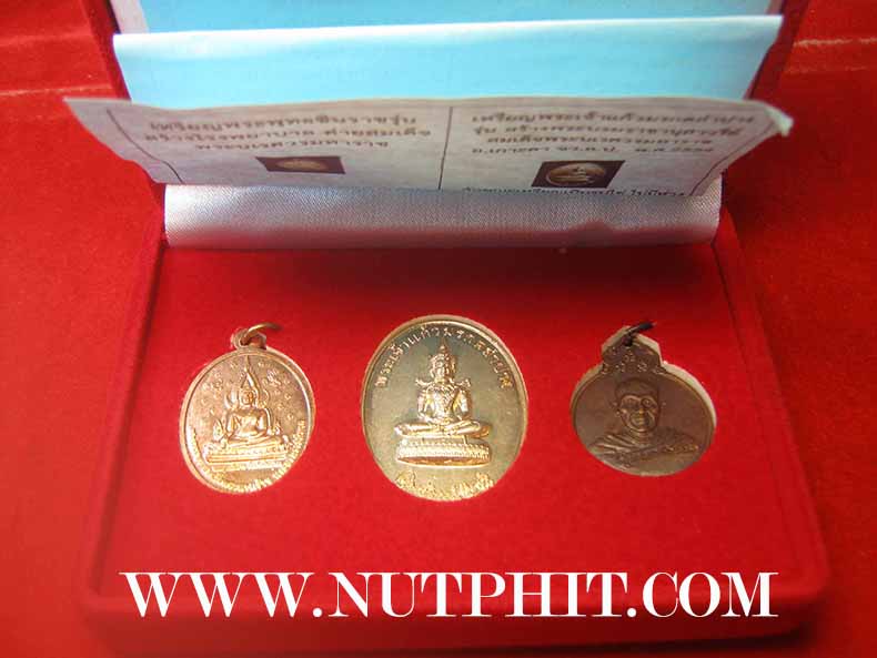 ลพ.ชินราช+พระแก้วลำปาง+ลพ.เกษม จาก กองทัพภาคที่ 3 พิษณุโลก กล่องสวยหรูครับ*67