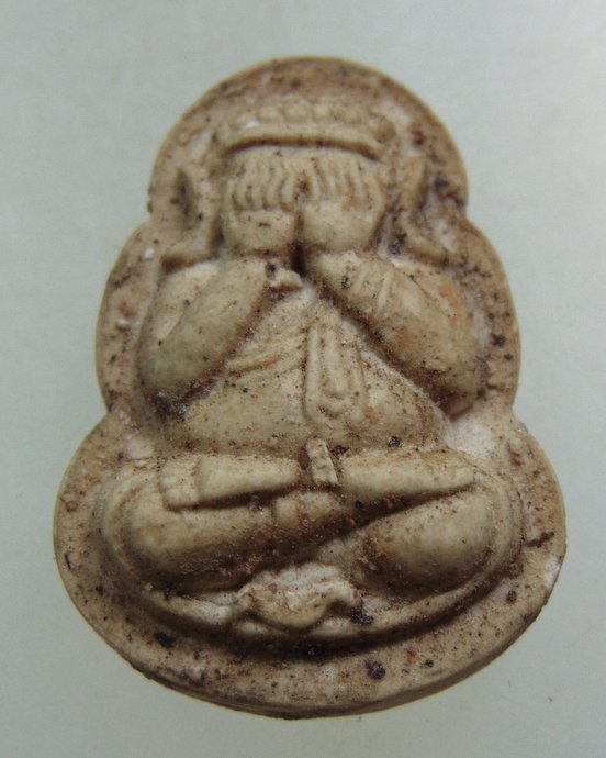 ๒๐ พระปิดตาเนื้อผง