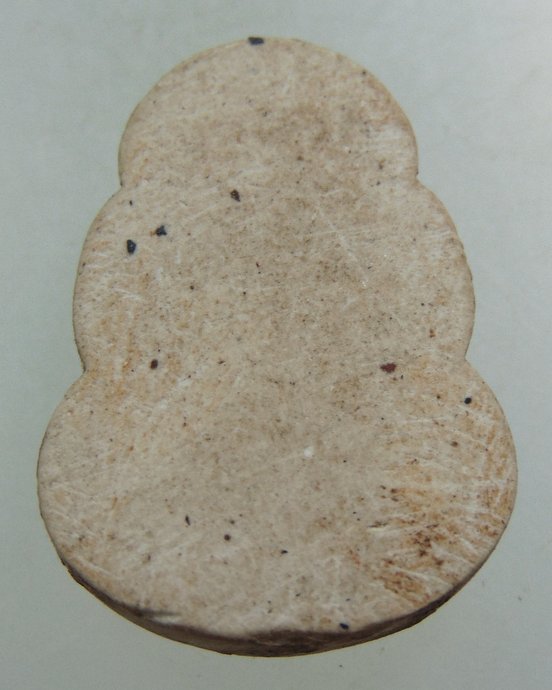 ๒๐ พระปิดตาเนื้อผง