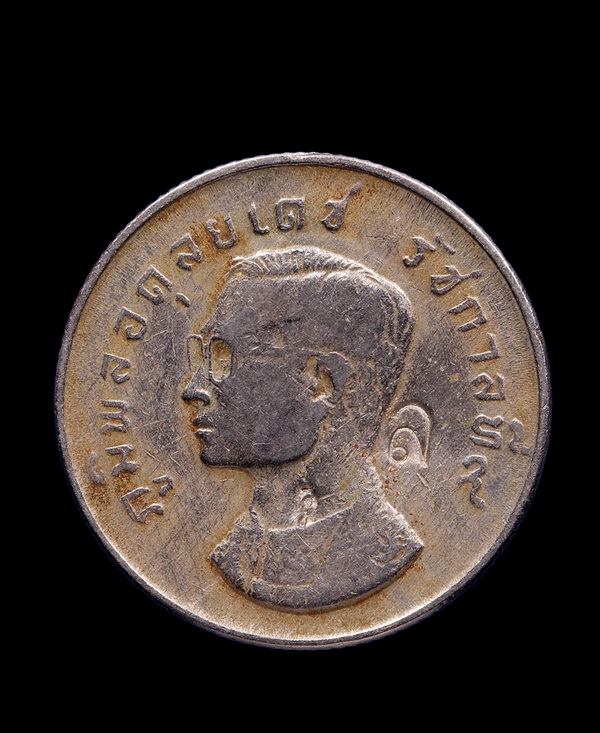 เหรียญขวัญถุง หลวงปู่หลิว วัดไร่แตงทอง จ.นครปฐม ตอกโค๊ต ล. สร้างน้อย (เหรียญบาท ร.9 หลังครุฑ ปี 2517