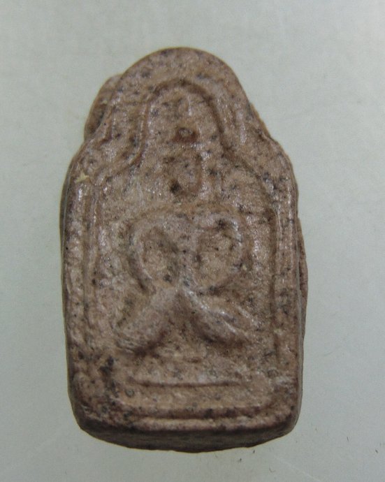 ๒๐ พระพุทธเนื้อดิน