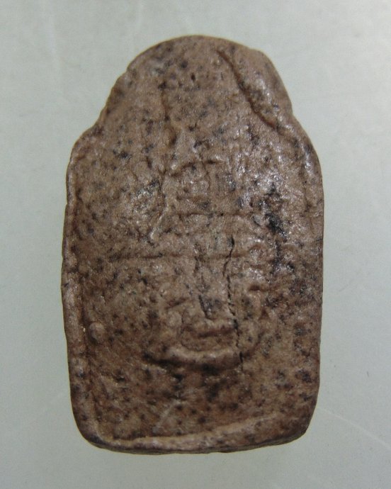 ๒๐ พระพุทธเนื้อดิน