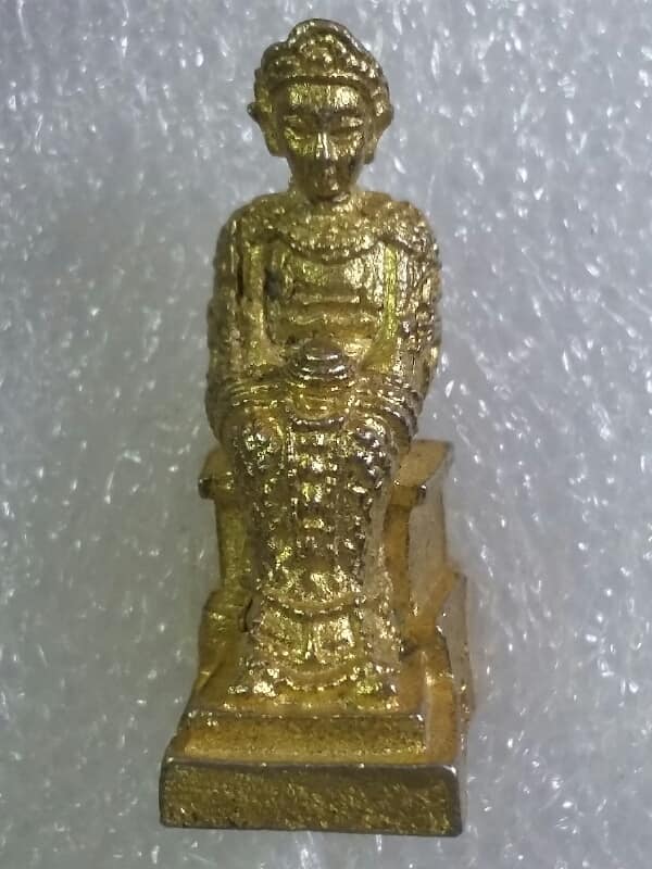 รุปหล่อเจ้าแม่ ลิ้มกอเหนี่ยว  กะไหล่ทอง เคาะเดียวครับ