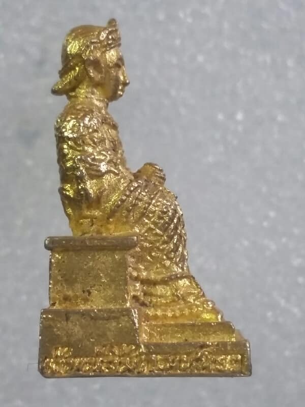 รุปหล่อเจ้าแม่ ลิ้มกอเหนี่ยว  กะไหล่ทอง เคาะเดียวครับ