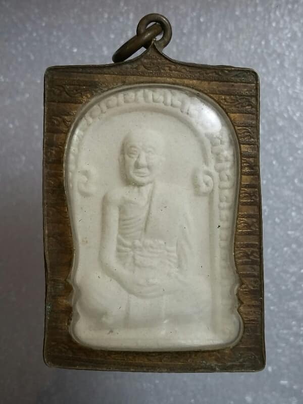 พระผงหลวงปู่ศุข วัดเวฬุวนาราม นครปฐม เลี่ยมจับขอบเก่า    เคาะเดียวครับ