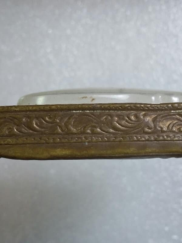 พระผงหลวงปู่ศุข วัดเวฬุวนาราม นครปฐม เลี่ยมจับขอบเก่า    เคาะเดียวครับ