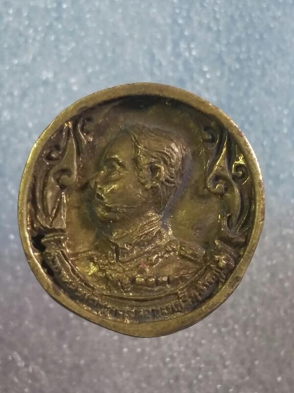 เหรียญหลวงพ่อคูณ รุ่นกองเงินกองทอง สร้างกุฎิวัดกองพระทราย นครราชสีมา     เคาะเดียวครับ 