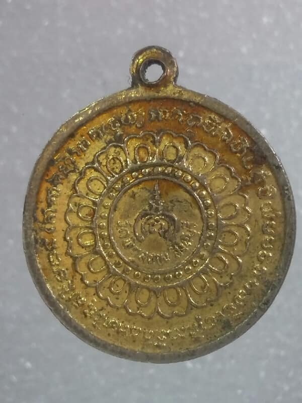เหรียญนางกวัก หลวงพ่อแพ วัดพิกุลทอง ปี๒๐ กะไหล่ทอง    เคาะเดียวครับ